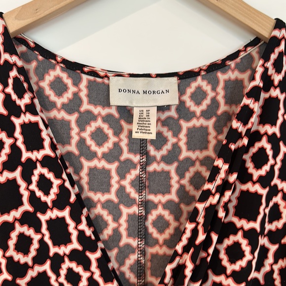 Black and coral geometric print dress - Picture 3 of 3